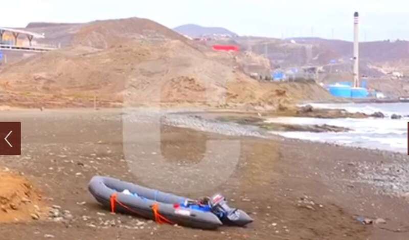 La lancha que arribó a la playa de Jinámar (Foto C7)